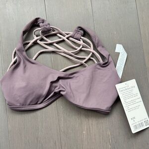 Lululemon Women's free to be yoga bra wild Purple Strappy size4